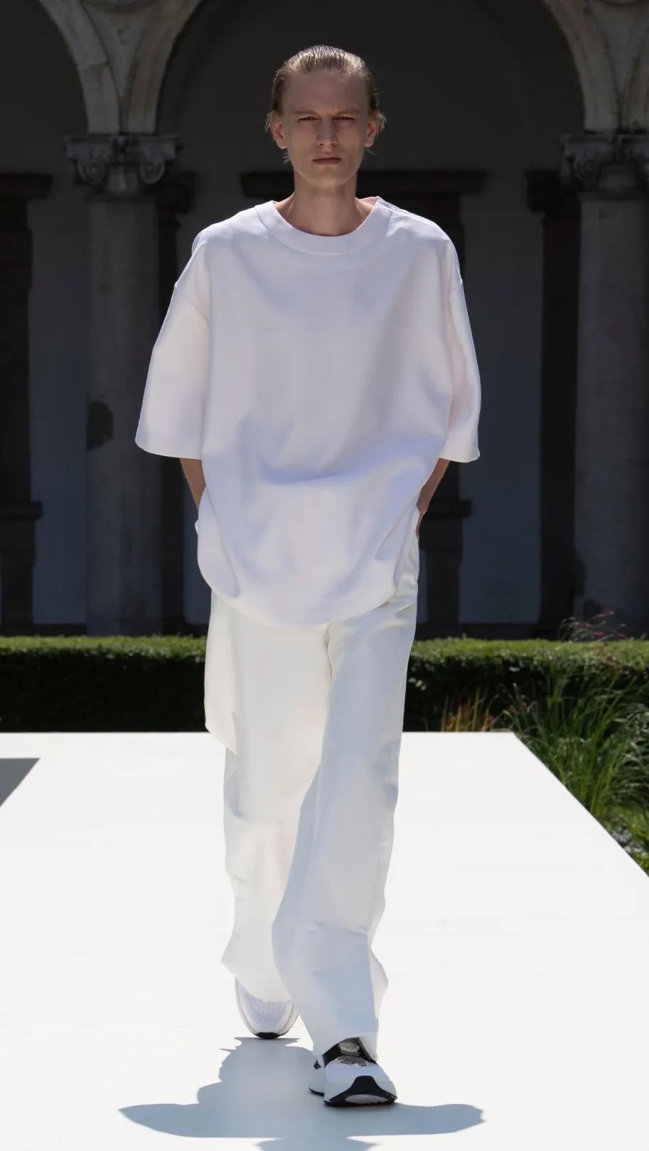 valentino2024春夏男装秀,valentino2022秋冬男装时装秀