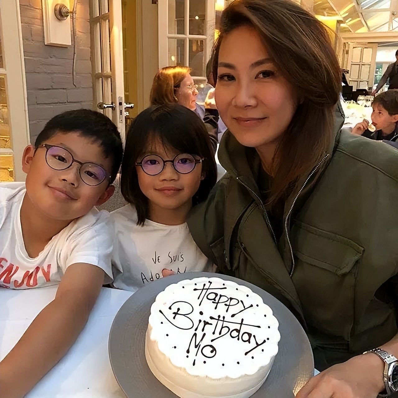 李嘉欣晒与老公合照,李嘉欣晒与许晋亨合照大秀恩爱