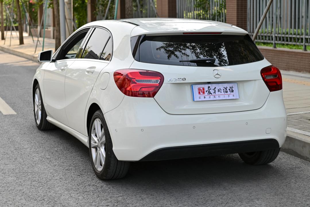 奔驰a200和奔驰b200哪个好,奔驰cla和奔驰a200哪个更值得买