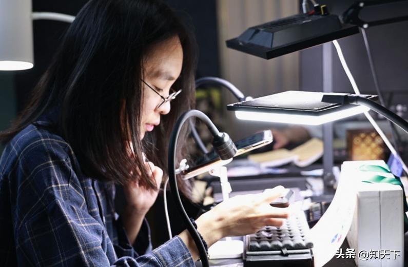 八成新开播商家月销快速突破50万，入淘直播成水贝珠宝商热门选择