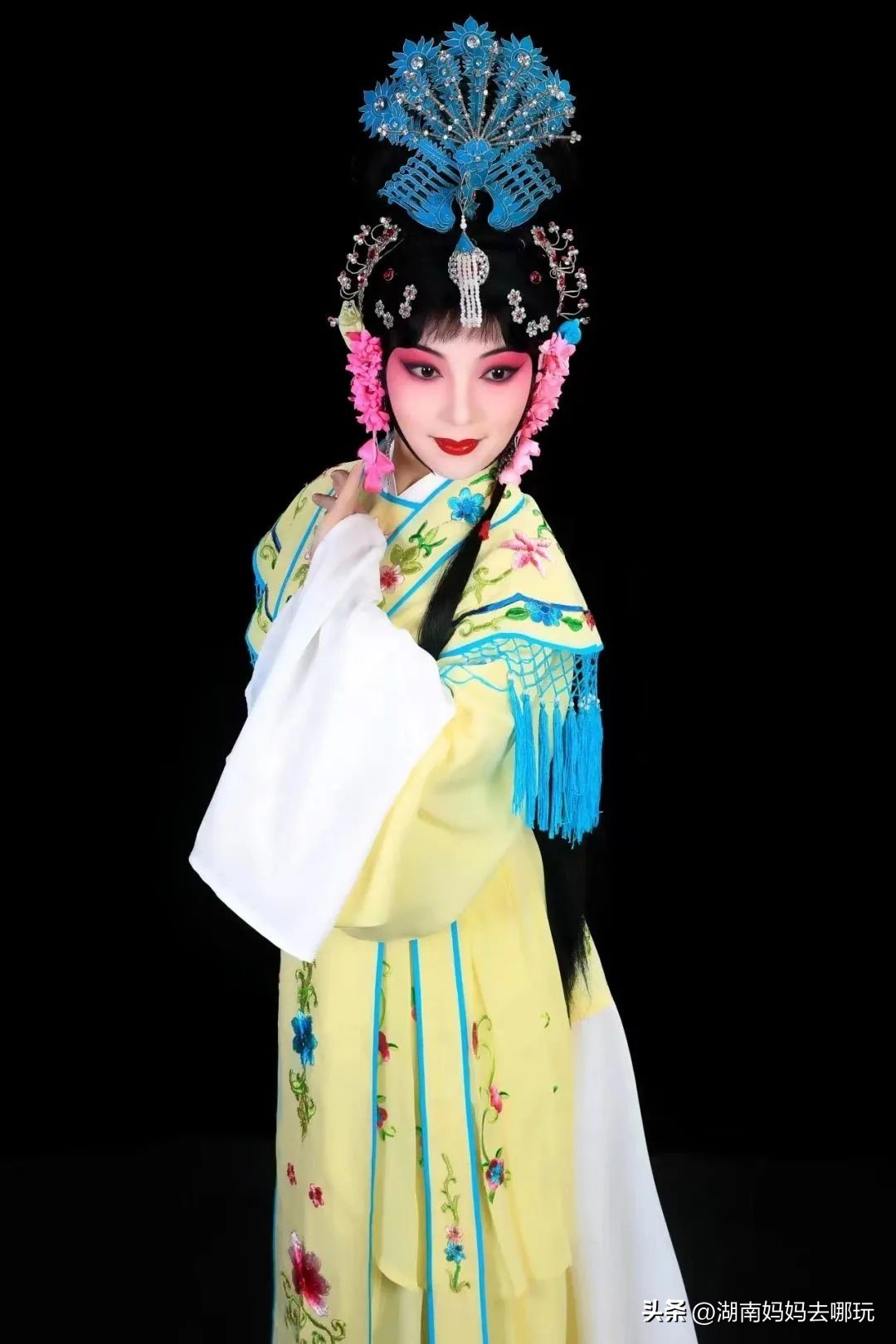 这个“95”后湘妹子，带着3000000+戏迷“游”长沙