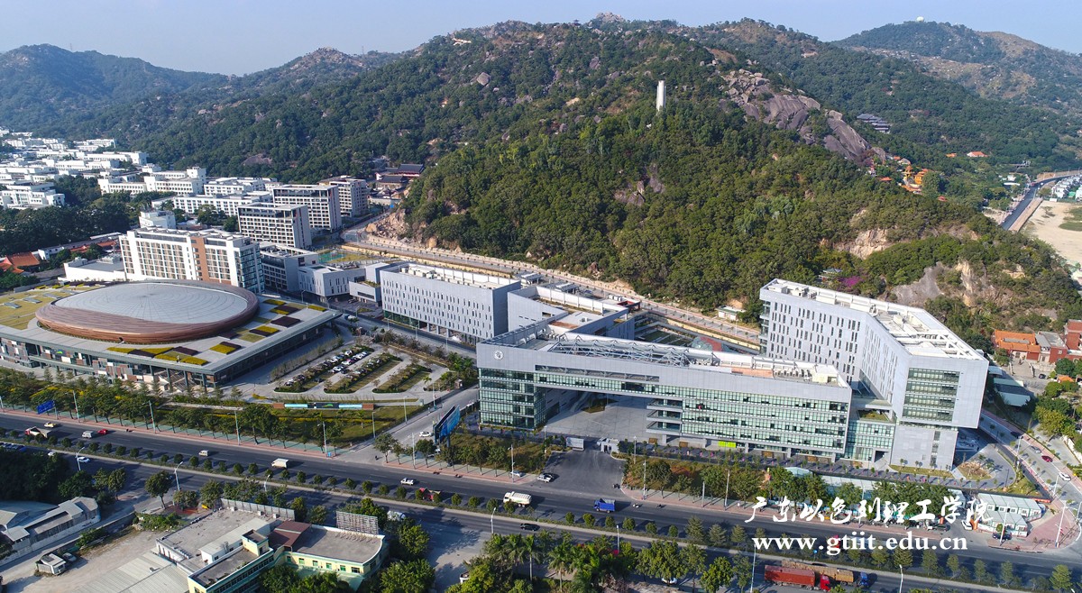 又是“别人家的大学”!“两房一厅”宿舍,“花园楼阁”餐厅!