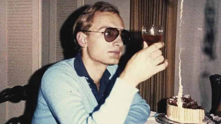 08年美国超级*子骗**:靠忽悠进华尔街,骗婚女高管12年