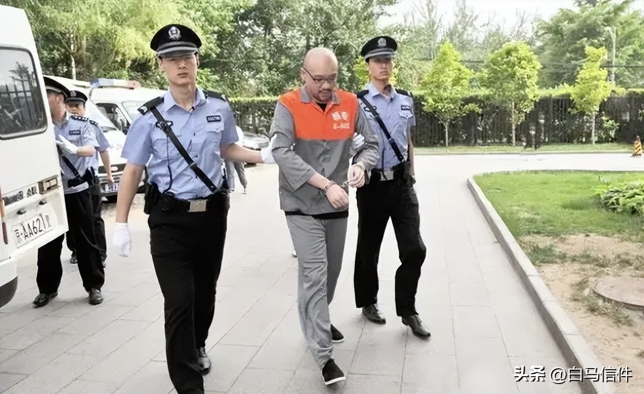 家人被警察抓走了家属应该怎么办,家人被异地警察带走几天没消息