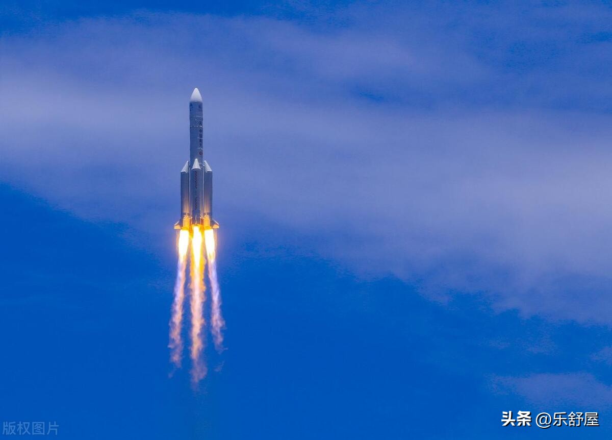 以磅礴之力筑中国盛世,凝青年人才夯强国之基