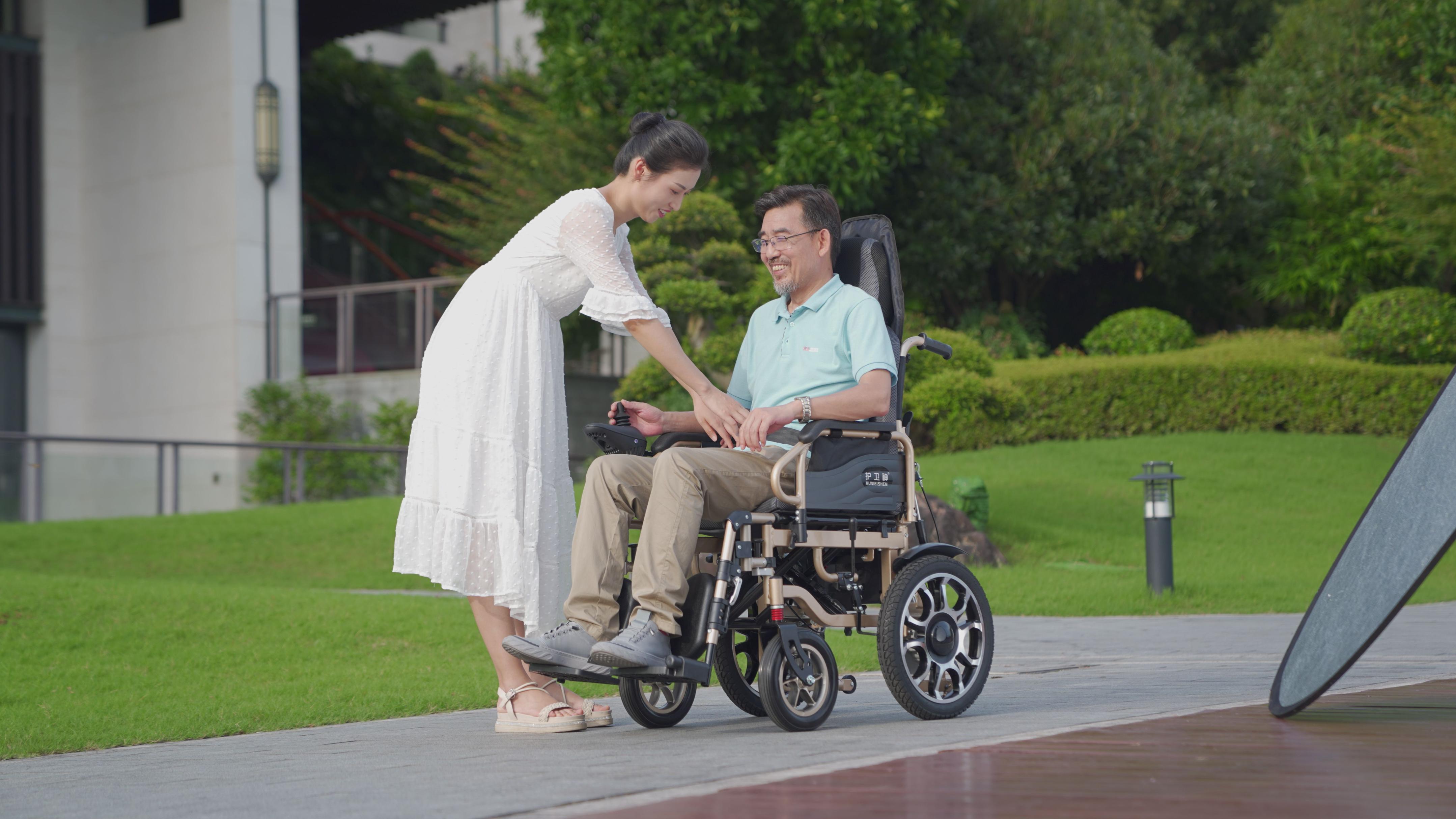 老年代步电动轮椅哪种品牌好,怎样选购老年电动轮椅