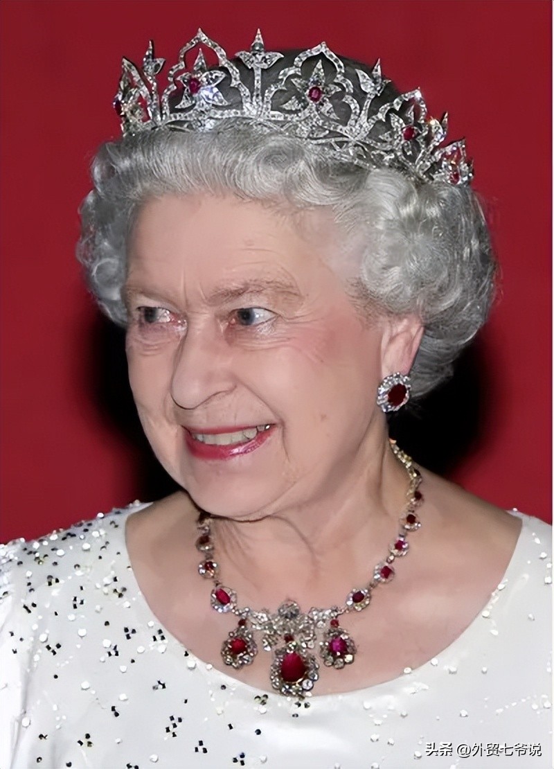 王冠查尔斯戴安娜,英国国王有多少个王冠