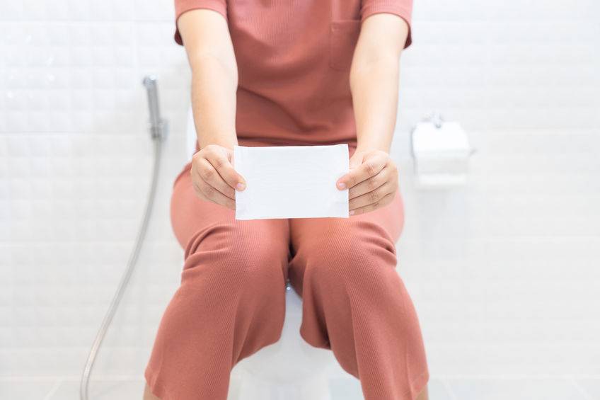 月经推迟后有哪些症状说明怀孕了,月经延后4天还测不出怀孕正常吗