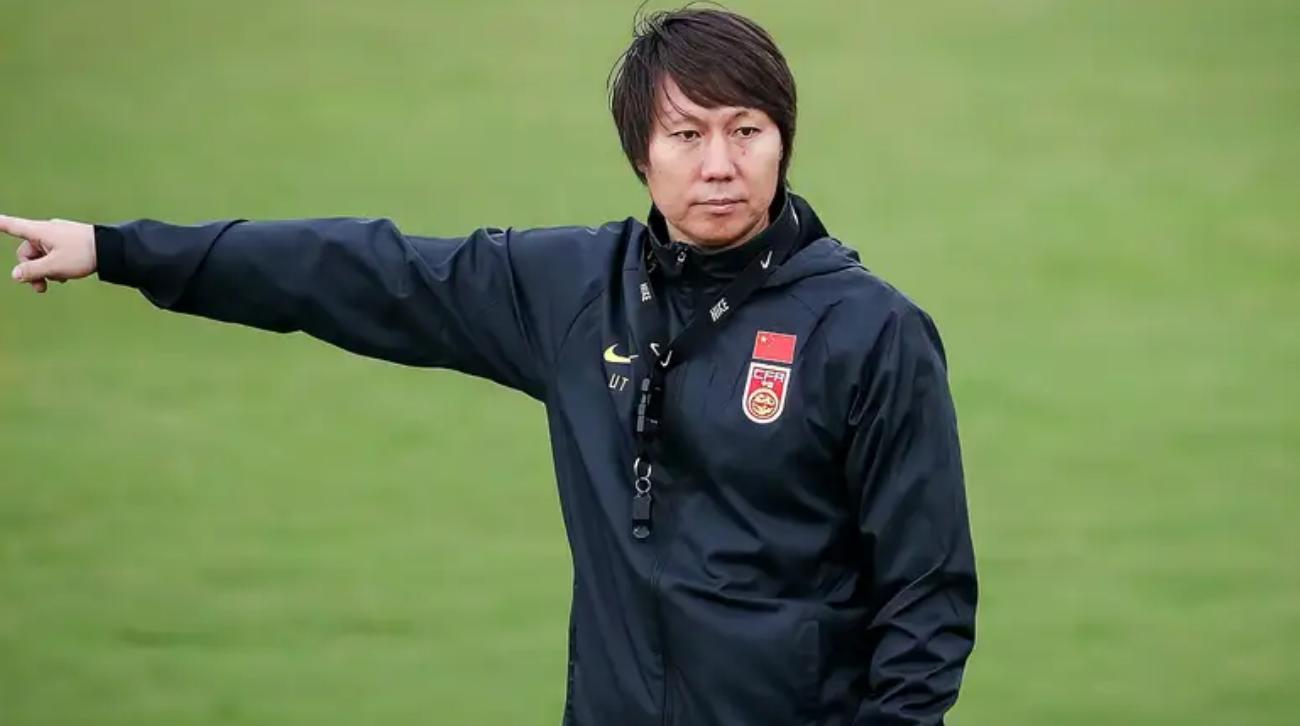 李铁妻子身份大起底：当年力主他离开埃弗顿掌管夫妻店！敛财上亿