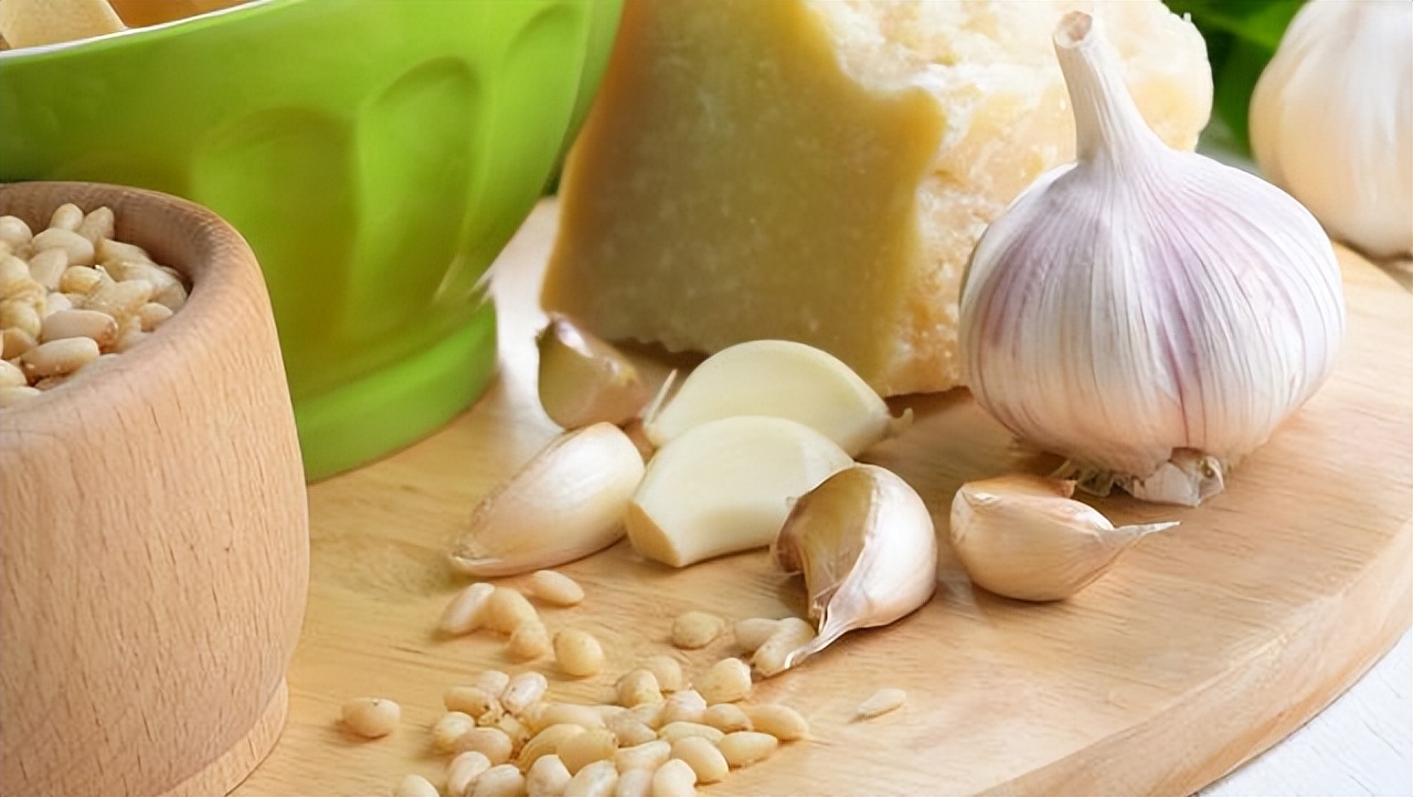 长期吃大蒜对身体有哪些好处,女人经常吃大蒜对身体有什么好处