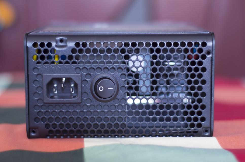 电源700w金牌全模组推荐,额定750w电源金牌全模组推荐