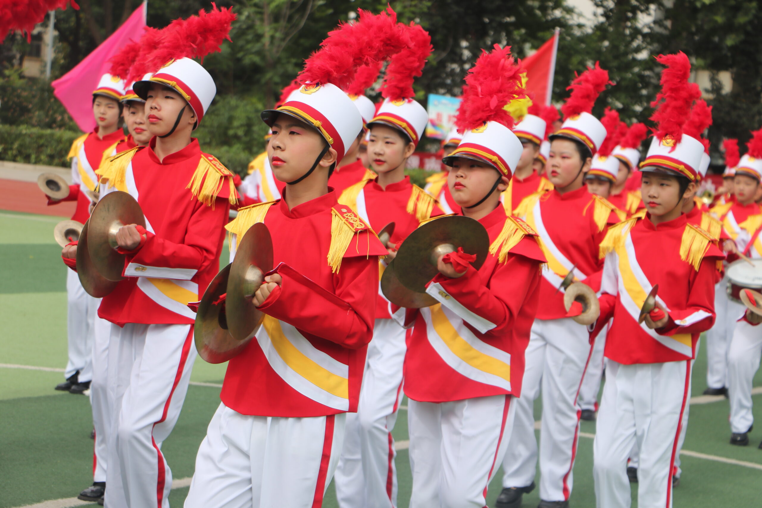 渭南高新小学参加全区第十届中小学生春季田径运动会开幕式