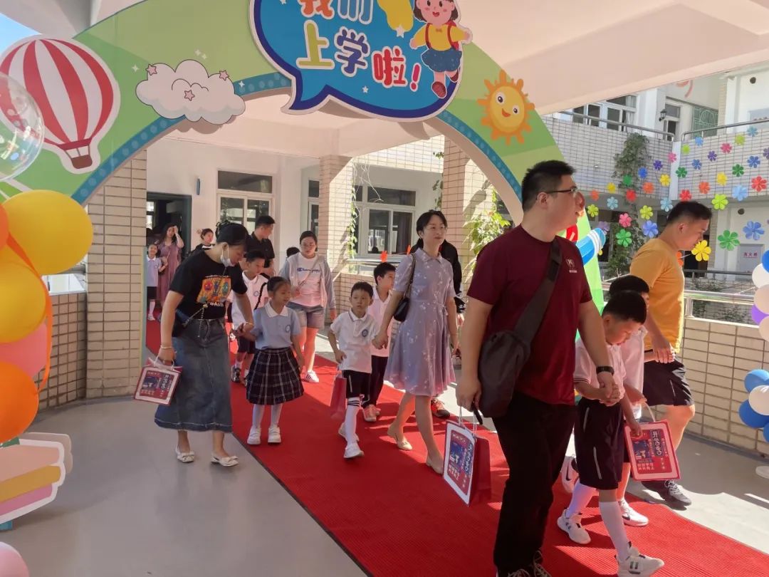 海娃专属成长册礼包！玄武区这所小学迎来130余名新生入学！