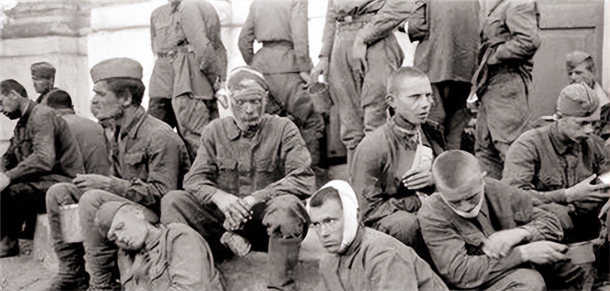 320名纳粹漂亮女兵：怕被苏军报复，狂欢后集体选择自杀