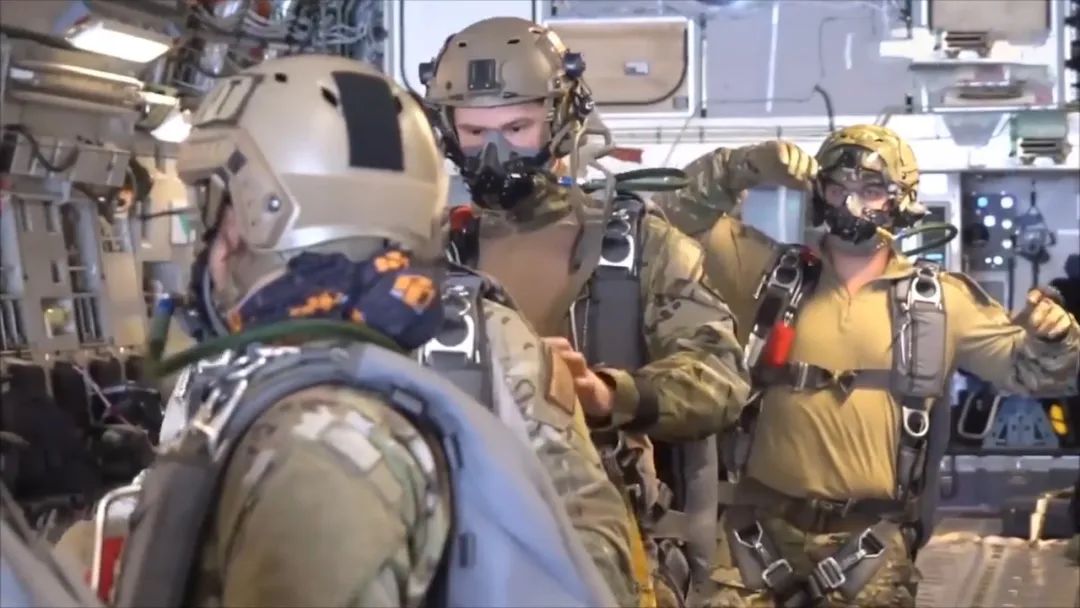 汶川地震空降兵15勇士救人视频,汶川空降兵打破世界纪录