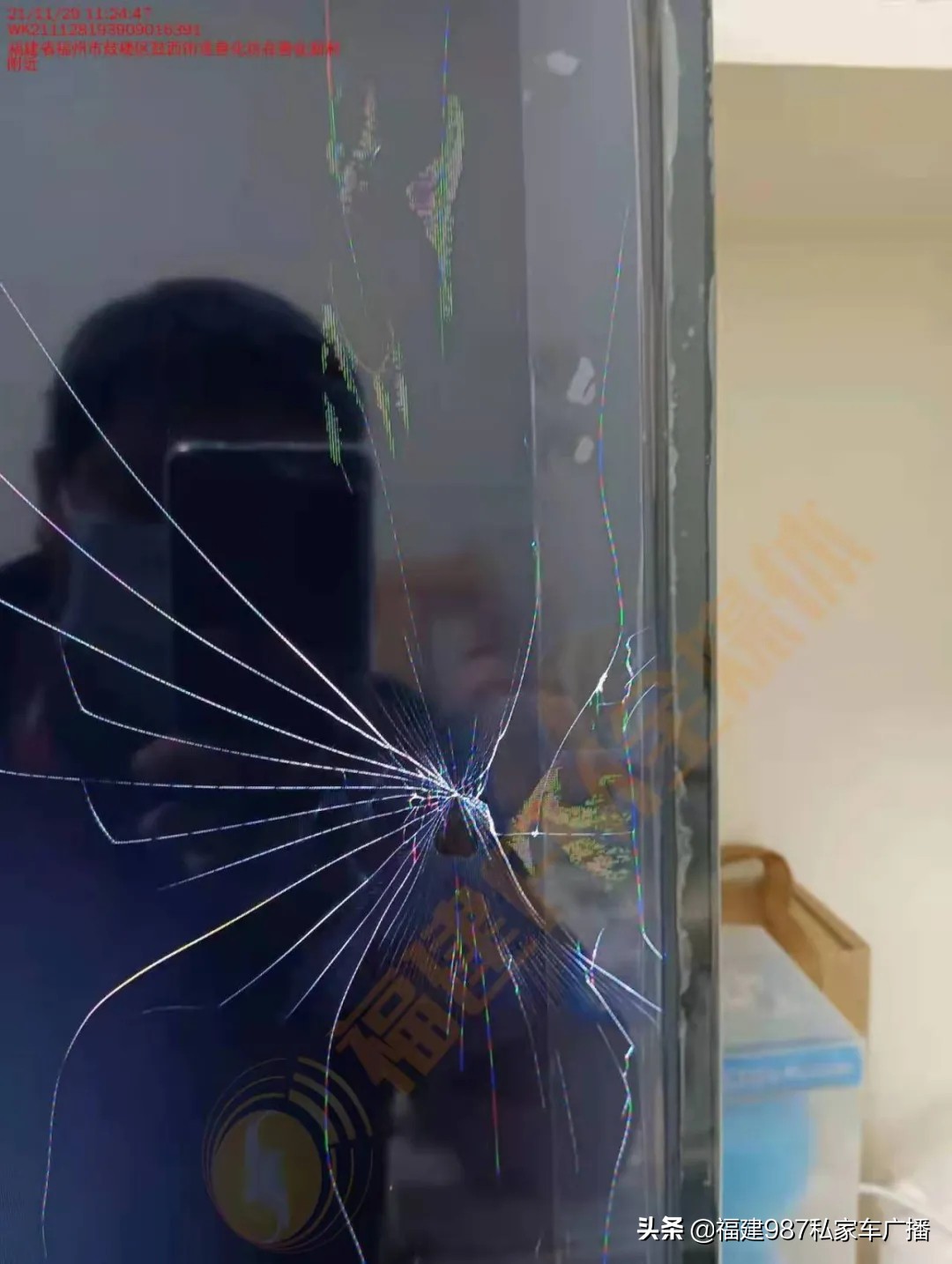 福州邱女士才买的电视竟裂成这样?“我压根没碰啊!”