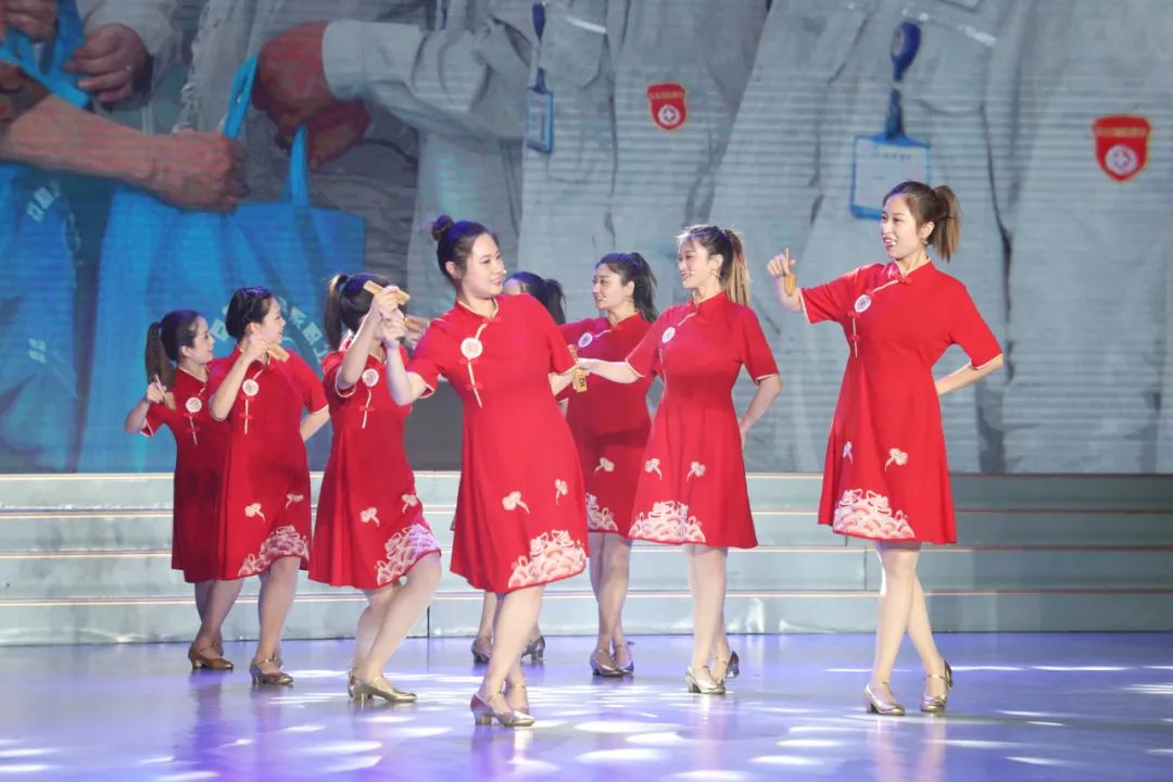 奋进新征程海化*党**旗红——山东海化集团举行庆祝中国*产党共**成立102周年职工文艺演出
