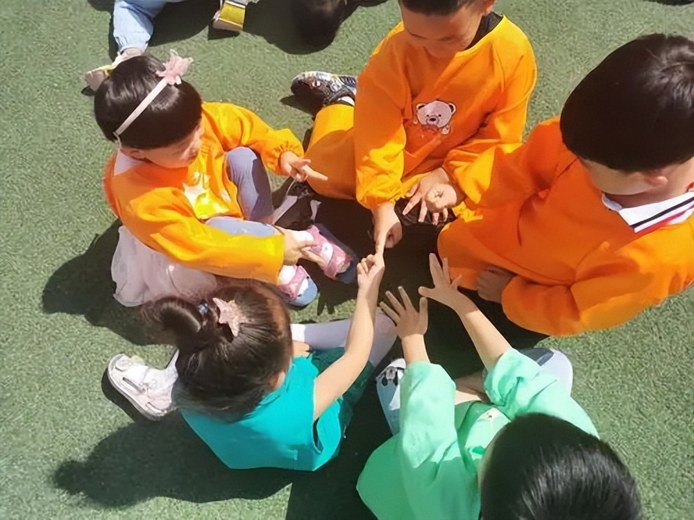 喝酒猜拳石头剪刀布游戏,最奇葩的剪刀石头布游戏