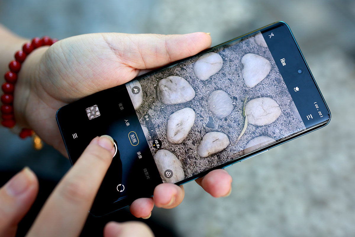 现在两千左右值得入手的iqoo手机,两千五以内最值得入手的iqoo手机