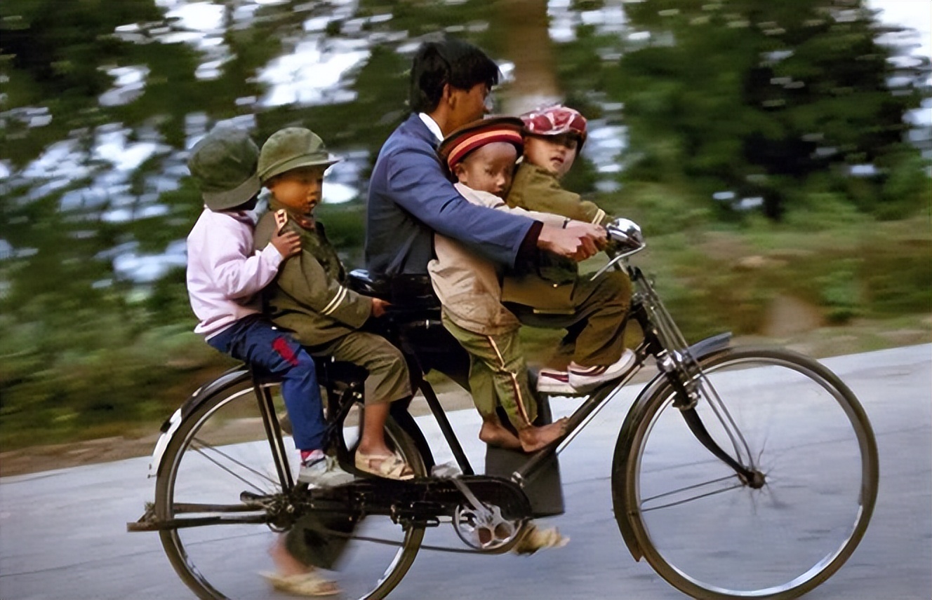 70年代的凤凰自行车现在值多少钱,八十年代一辆永久自行车值多少钱