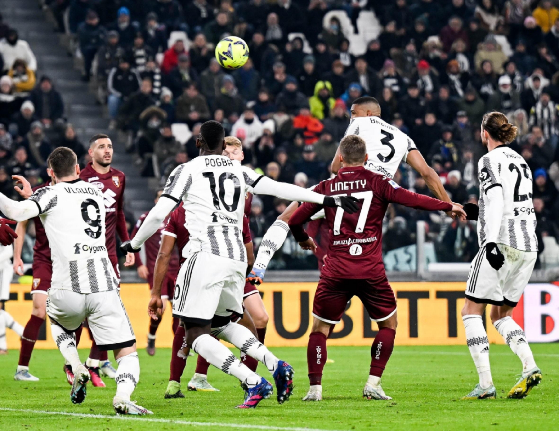 欧洲足坛疯狂一夜诞生3大冠军,穆里尼奥罗马对曼联