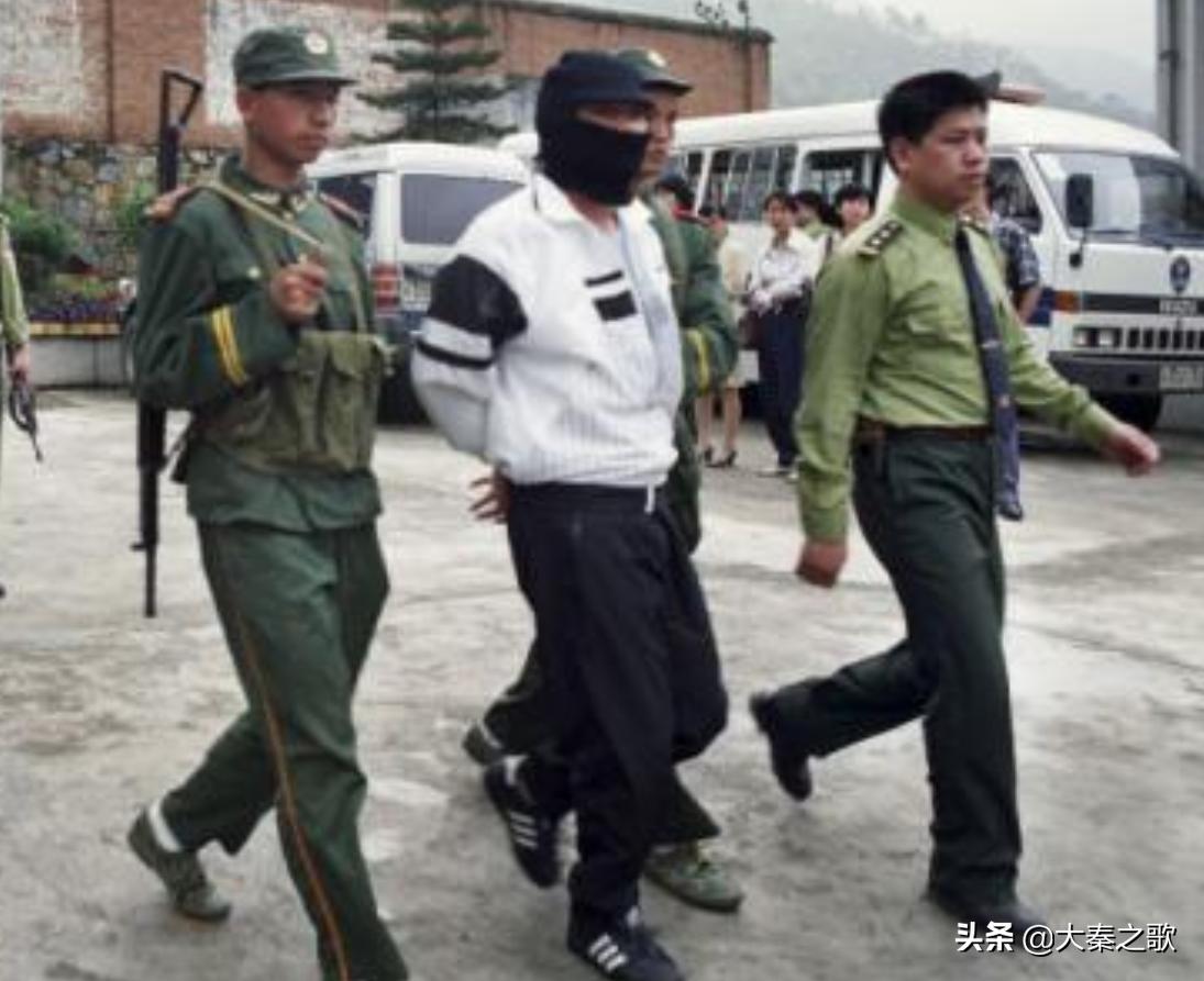 枪杀3名女同事，抢钱后竟开车送主任上班？仅用3天，“内鬼”被抓