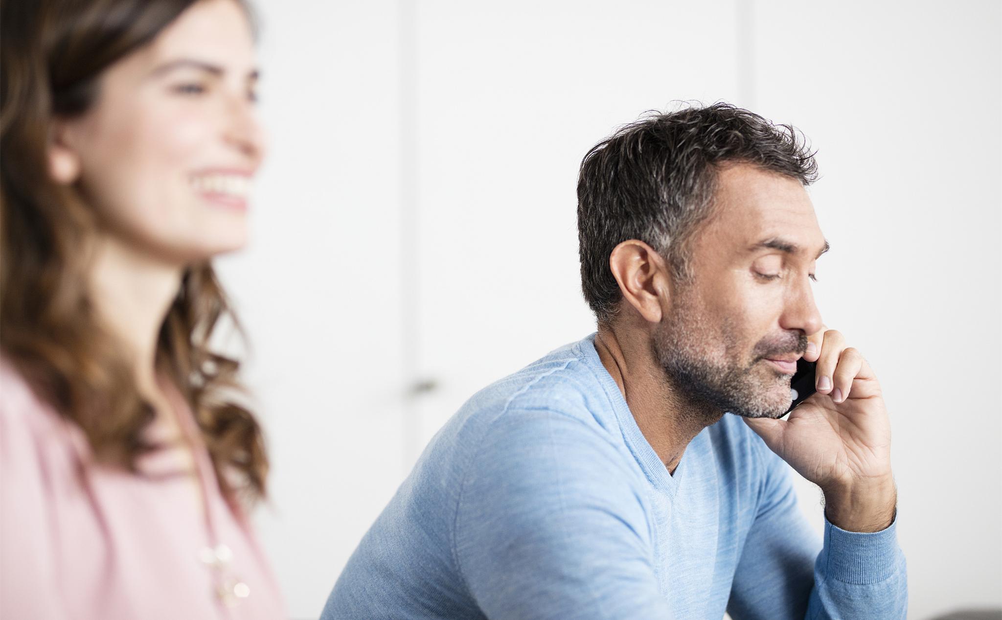 老公工资都交给婆婆妻子提离婚,老公把工资交给婆婆保管老婆存了