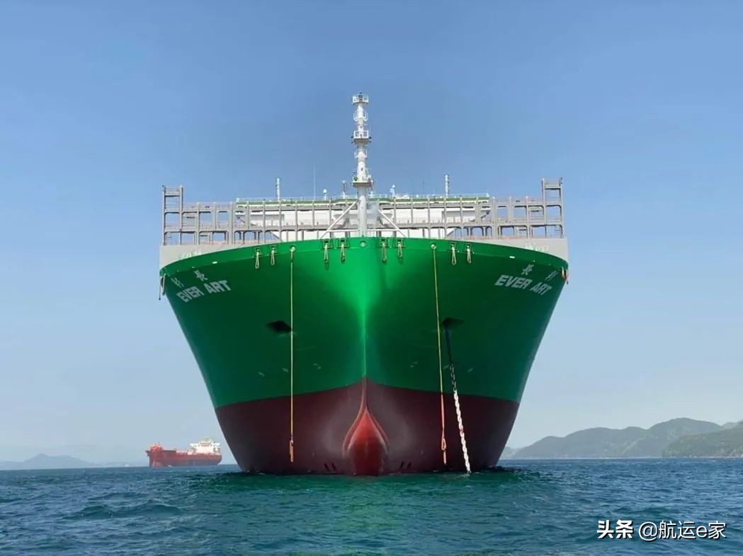 24000teu级超大型集装箱船排水量,2400teu集装箱船有多大