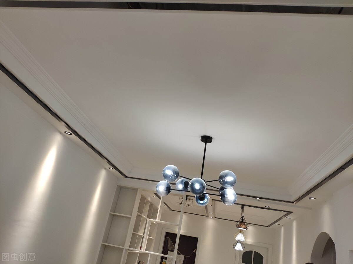 5万穷装攻略成都,5万穷装112平黑白极简