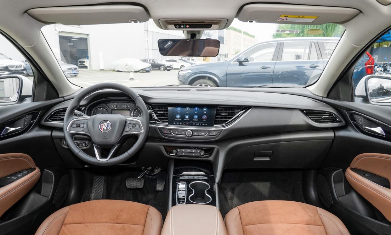 君威2.4l油耗大概多少钱一公里,别克君威油耗100公里一般有多少