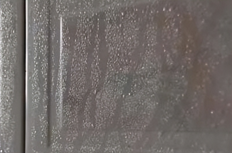 墙面返潮返碱掉皮怎么处理,墙面返潮的解决办法