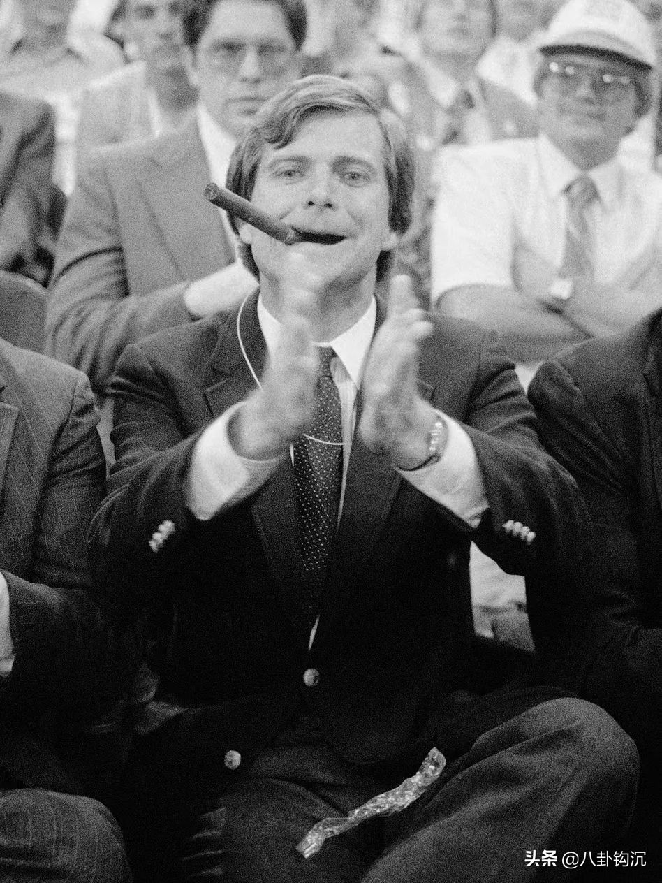 他打造了美国政治史最脏竞选,却被命运掐断了脖子