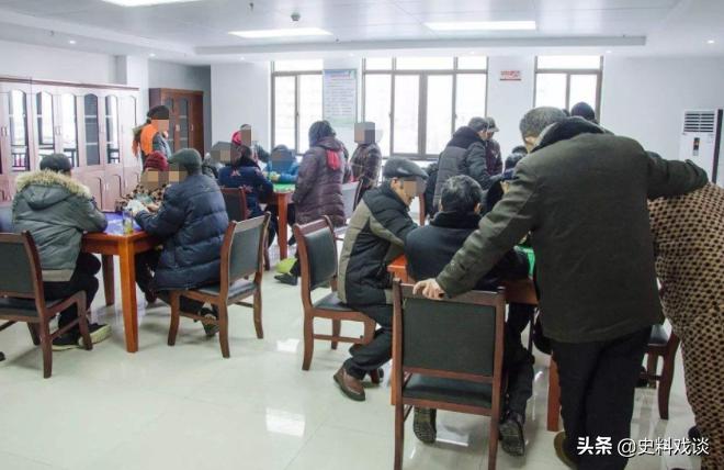 湖南一男子年后返乡和妻子告别,男子外出打工一年偷偷回一次家