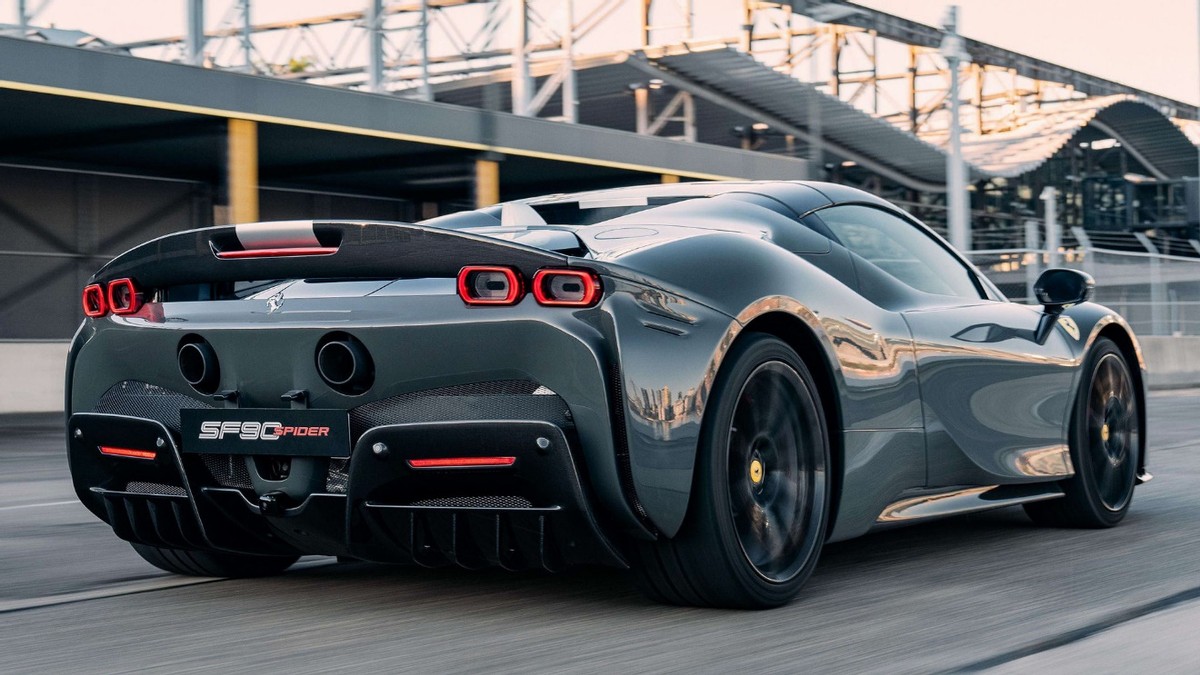 伊布豪车豪宅,球星伊布拉希莫维奇和大罗