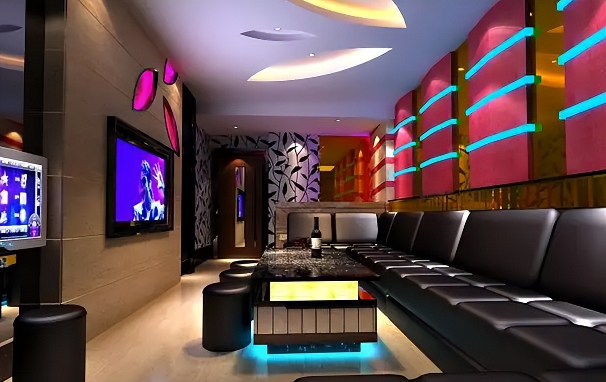 超威话筒专用充电电池,超威电池充电器原装是什么样的