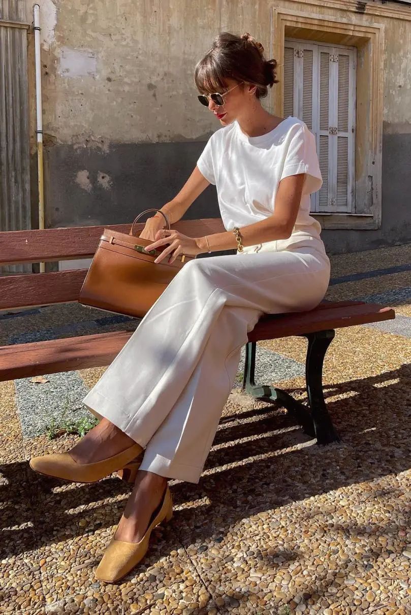 直筒牛仔裤小白鞋穿搭,小白鞋牛仔裤秋冬穿搭图片