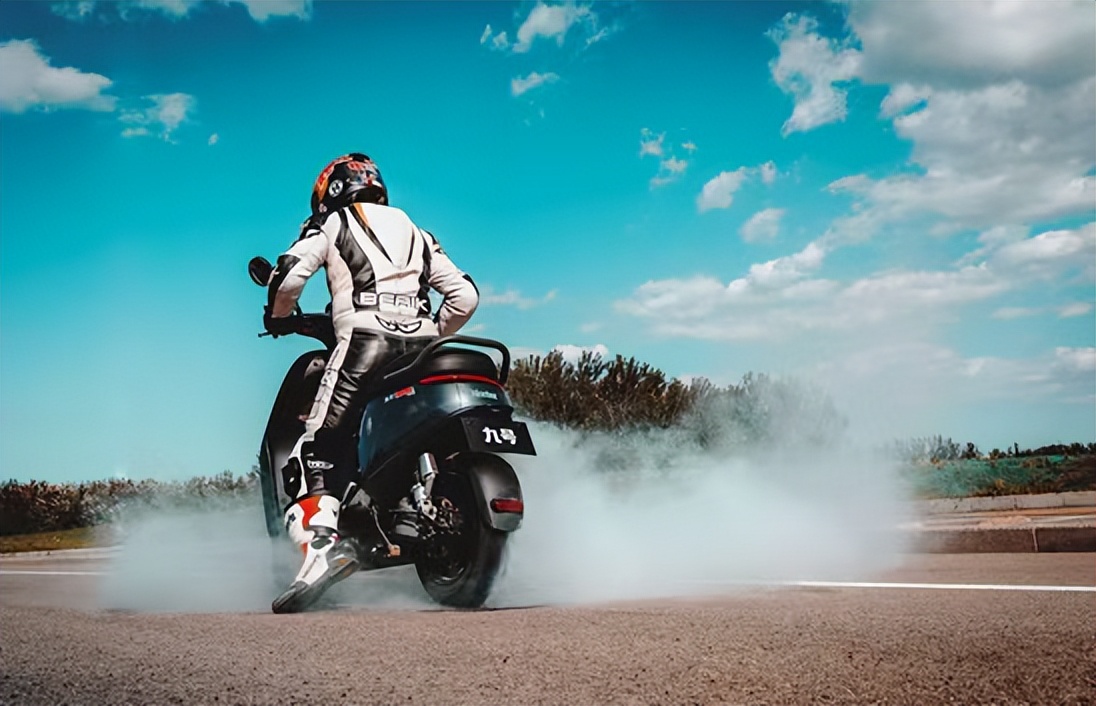 跑得最快可上绿牌雅迪推荐,跑得快的雅迪