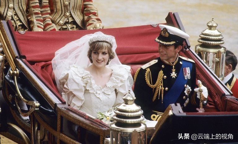 英国世代相传的登基皇冠只有一顶,王室如何做到男女通用的?