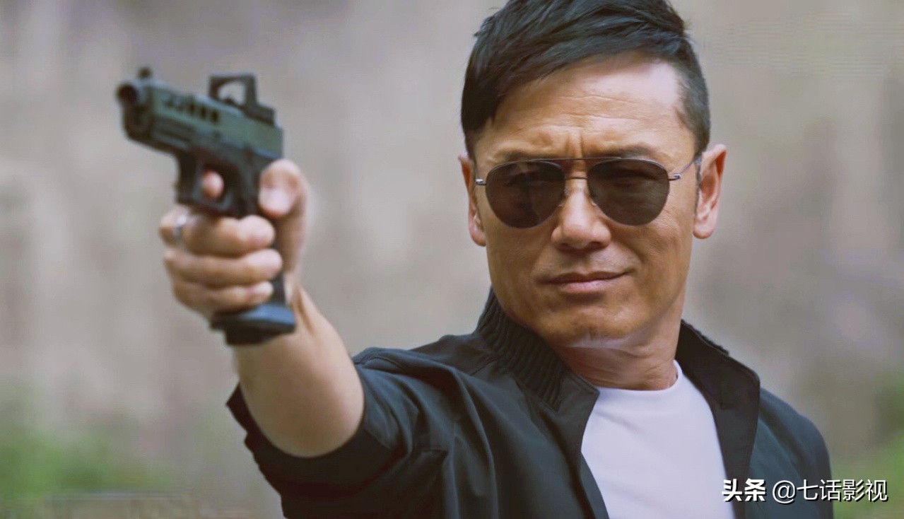 无线五虎之一，64岁的苗侨伟，为何能成邵氏《飞虎》系列常青树？