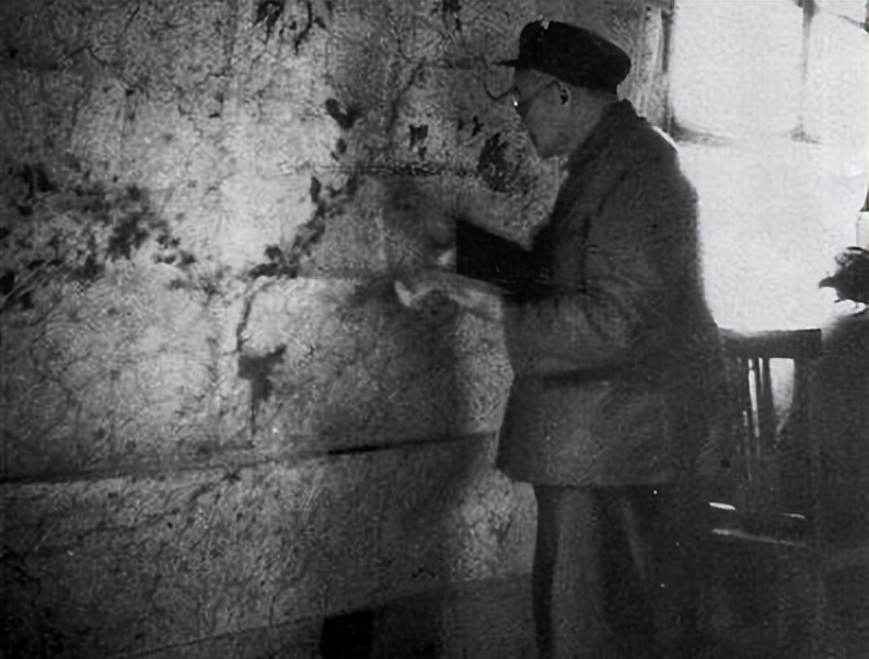 四川人说*伯承刘**是条“龙”，而南京“虎踞龙蟠”，他当市长正合适