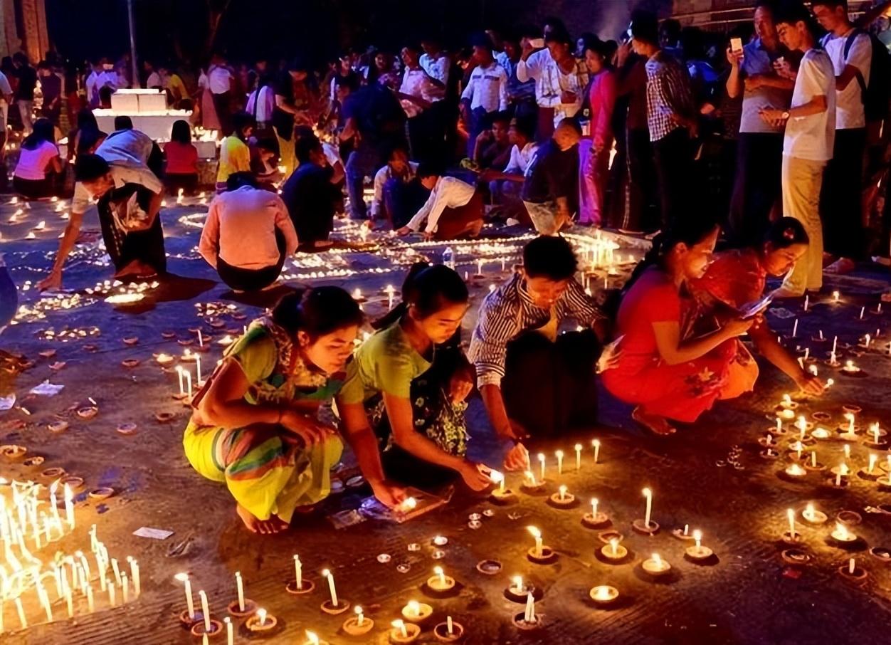 云南西双版纳傣族泼水节一览表,西双版纳一年一度的傣族泼水节