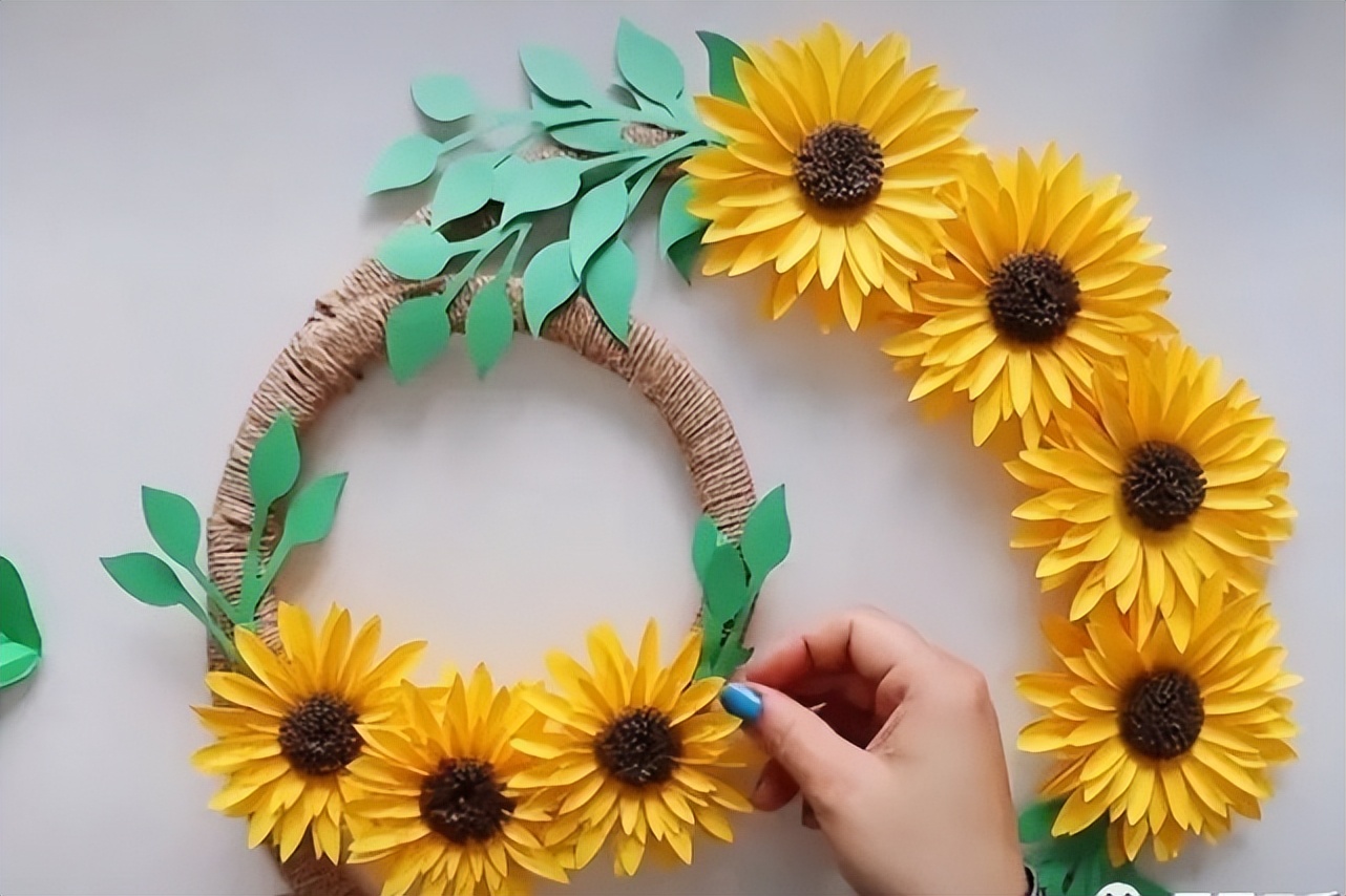 一款适合挂墙上的向日葵纸花
