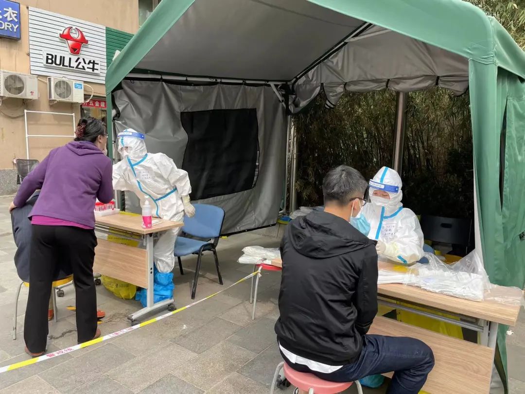 疫情防控志愿者核酸检测,众志成城核酸检测医疗队紧急驰援