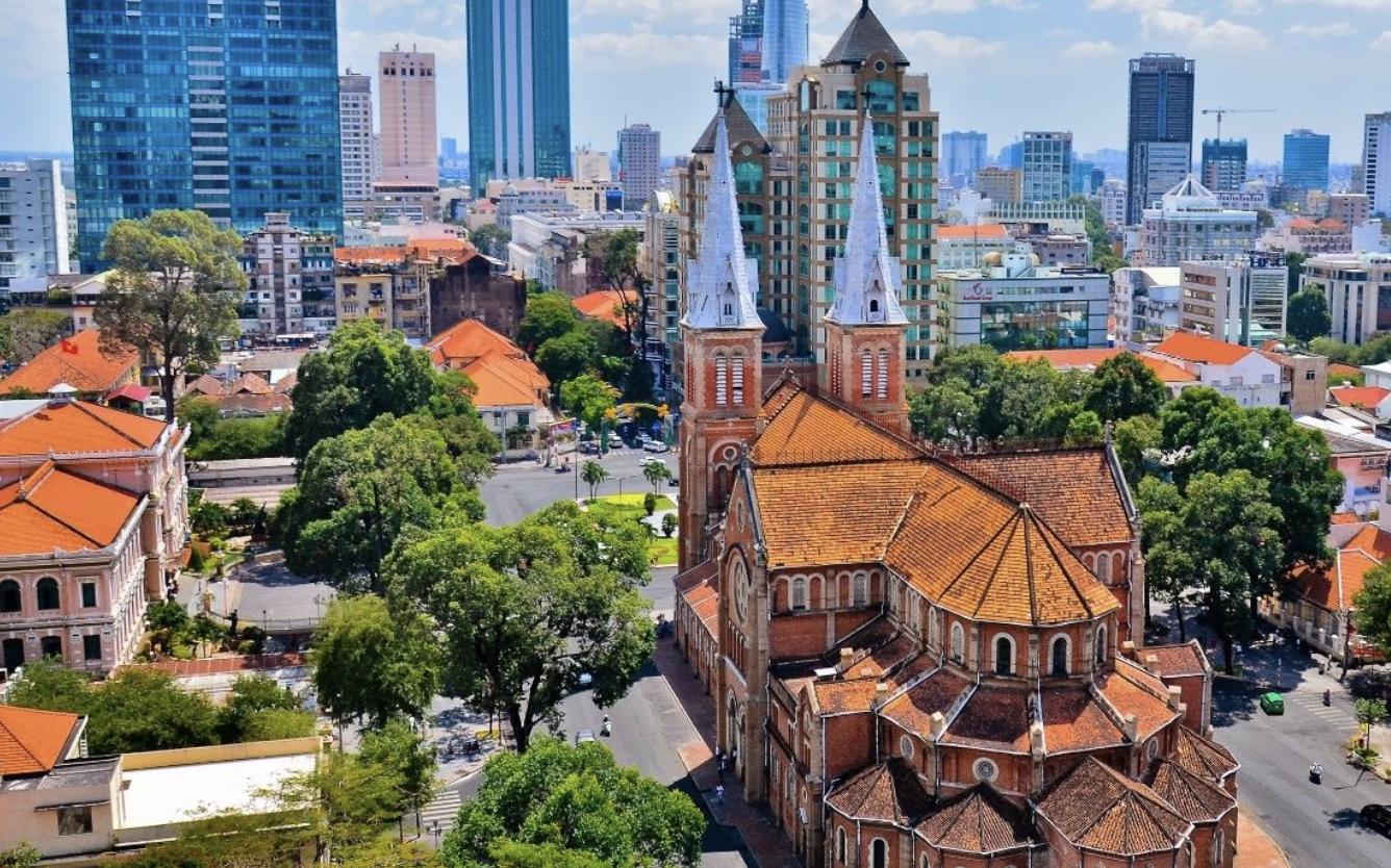 一场金融风暴“袭击”越南：女首富被捕，银行被挤兑，什么信号？