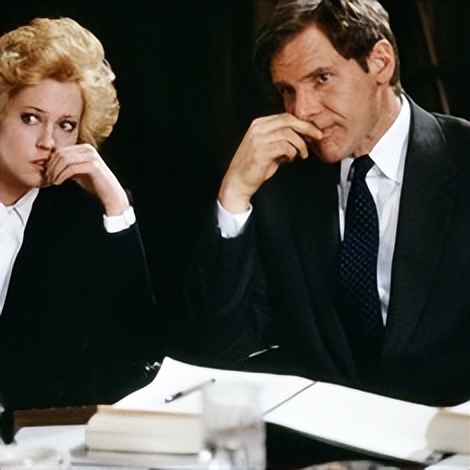 《打工女郎》中展现的女性主义和社会问题对当代社会有何影响？