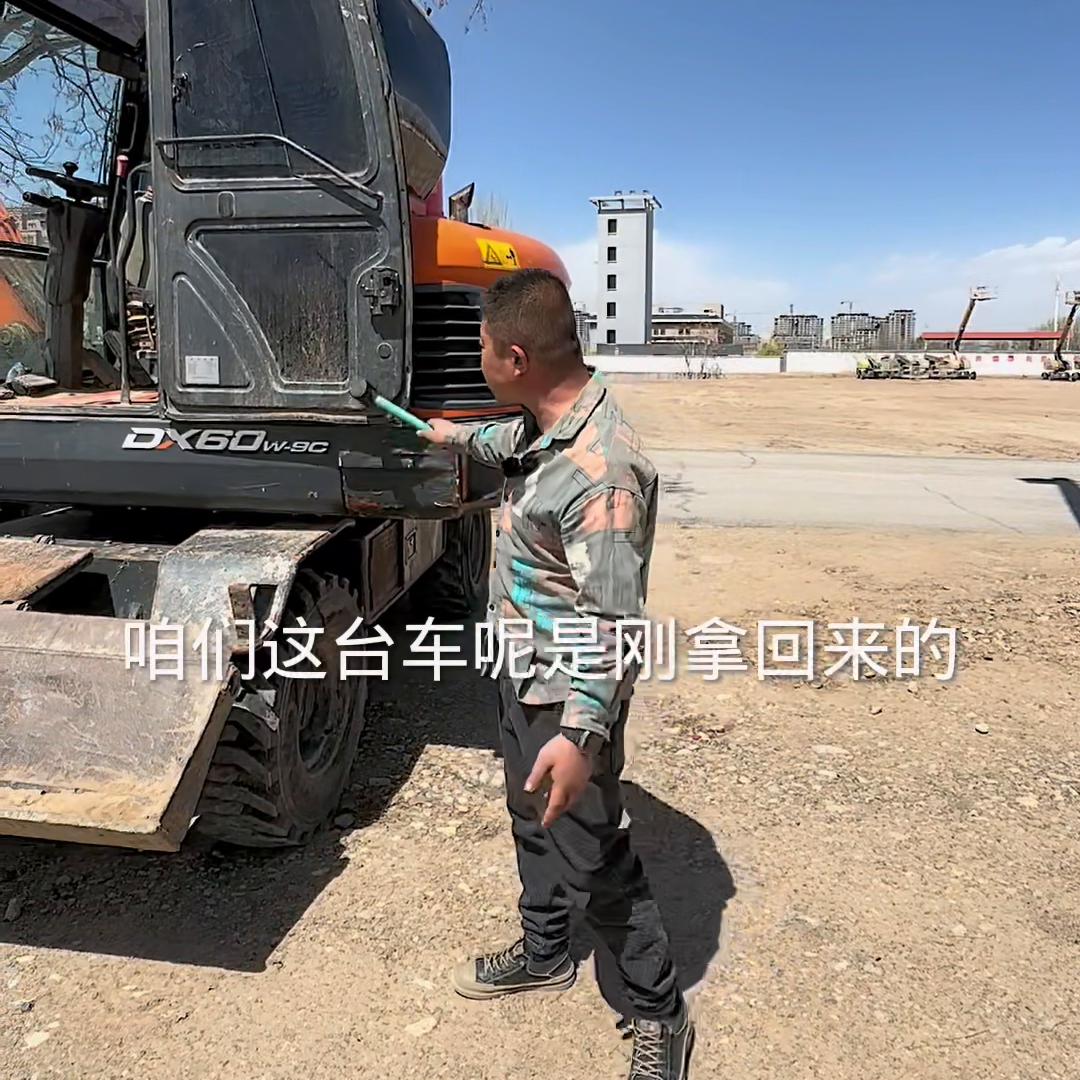 斗山60轮挖实用吗,斗山300和斗山305有什么不一样