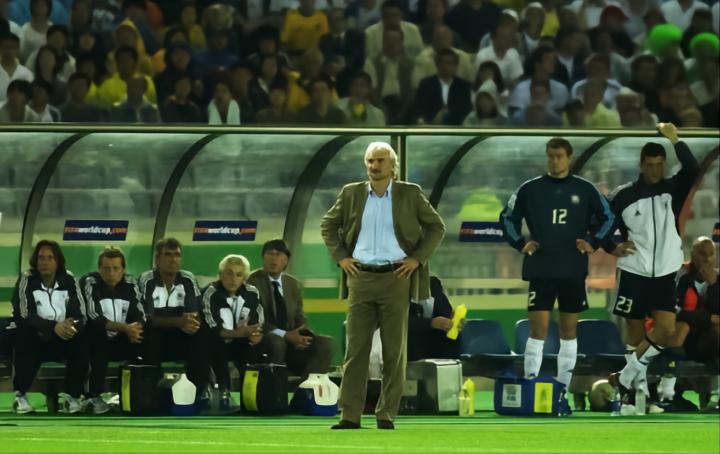 沙特世界杯惨败记录,我要写一个惨字gif