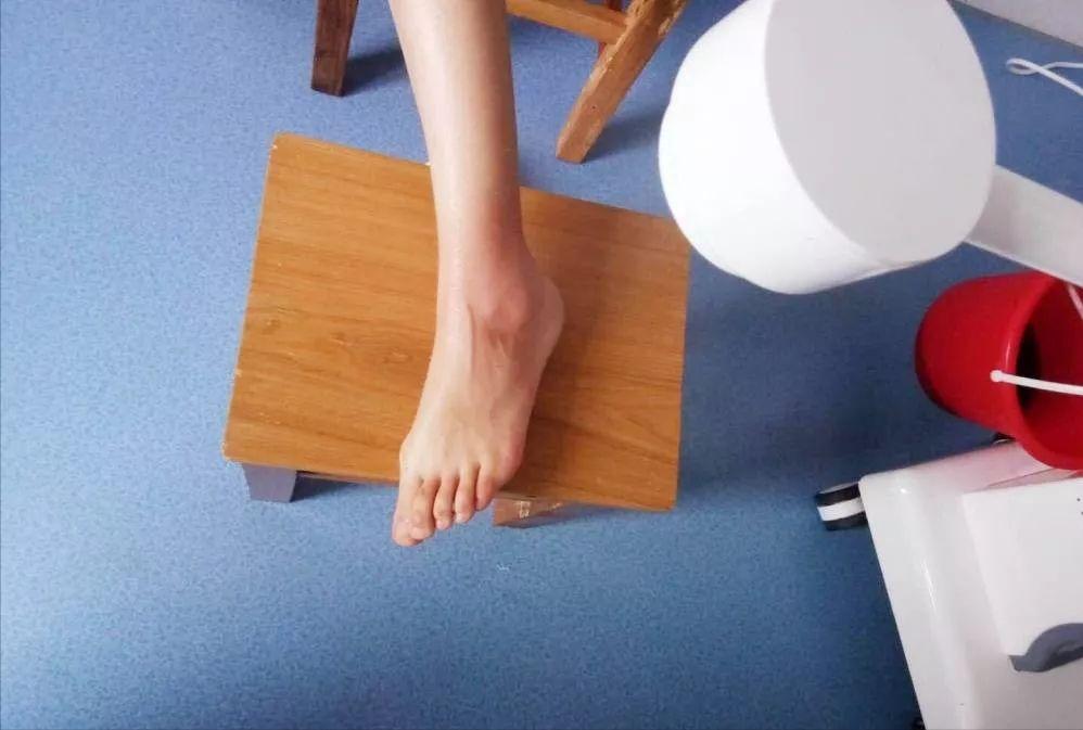偏瘫后足内翻严重怎么康复锻炼,偏瘫患者足内翻康复训练视频