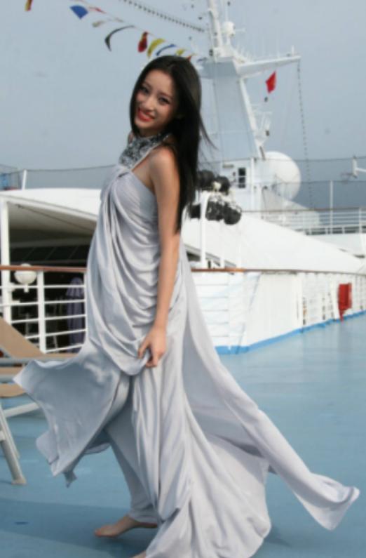 今年春晚主持人马凡舒个人简历,春晚主持人马凡舒收入