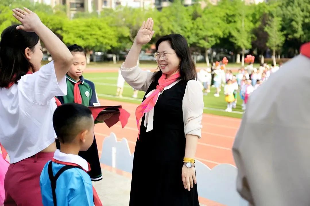 成都建设路小学入队,锦江小学入队仪式